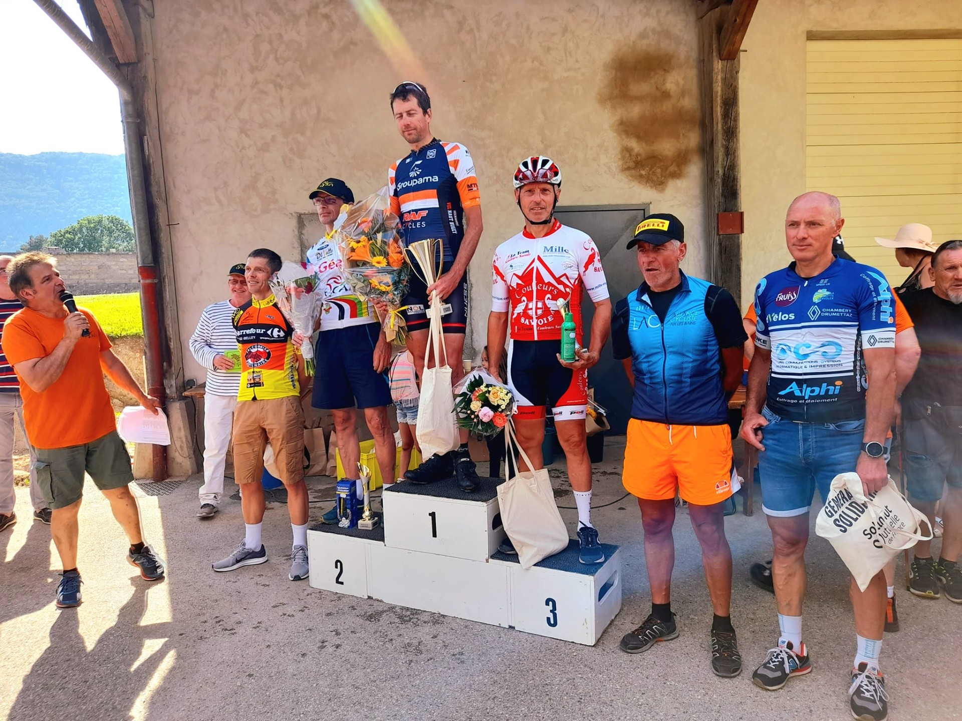 Podium Team Couleurs Savoie